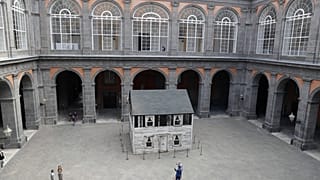 La casa di Rosa Parks a Detroit, nel cortile del Palazzo Reale di Napoli.