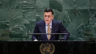 Mindkét kormány lemondott a kettészakított Líbiában
