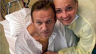 Navalnij, miután levették a lélegeztetőgépről