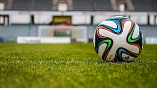 Немецкий любительский футбольный клуб проиграл со счетом 0:37, решив во время матча соблюдать социальную дистанцию.