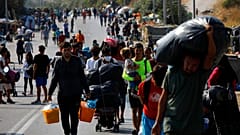 Flüchtlinge auf der Straße: Großeinsatz der Polizei auf Lesbos