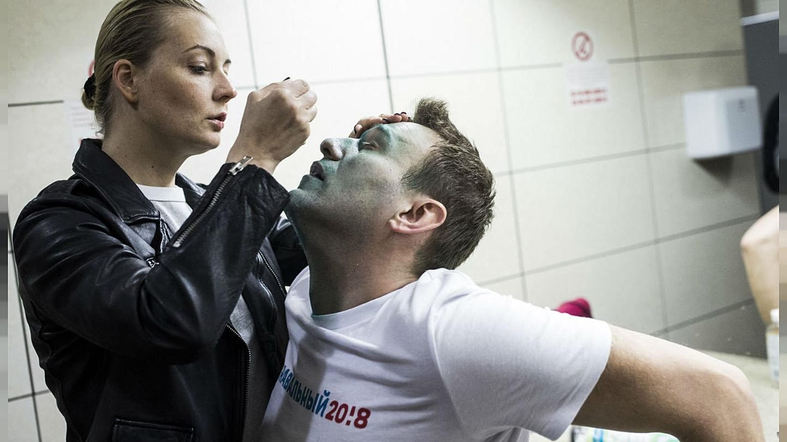 Navalny'ı zehirlediği belirtilen maddenin kaldığı oteldeki su şişesinde bulunduğu iddia edildi