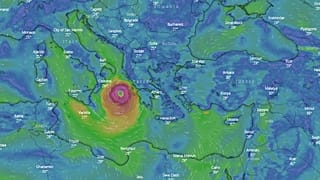 A wind forecast from windy.com shows Cyclone Ianos approaching Greece at 18h00 CET on September 17, 2020.
