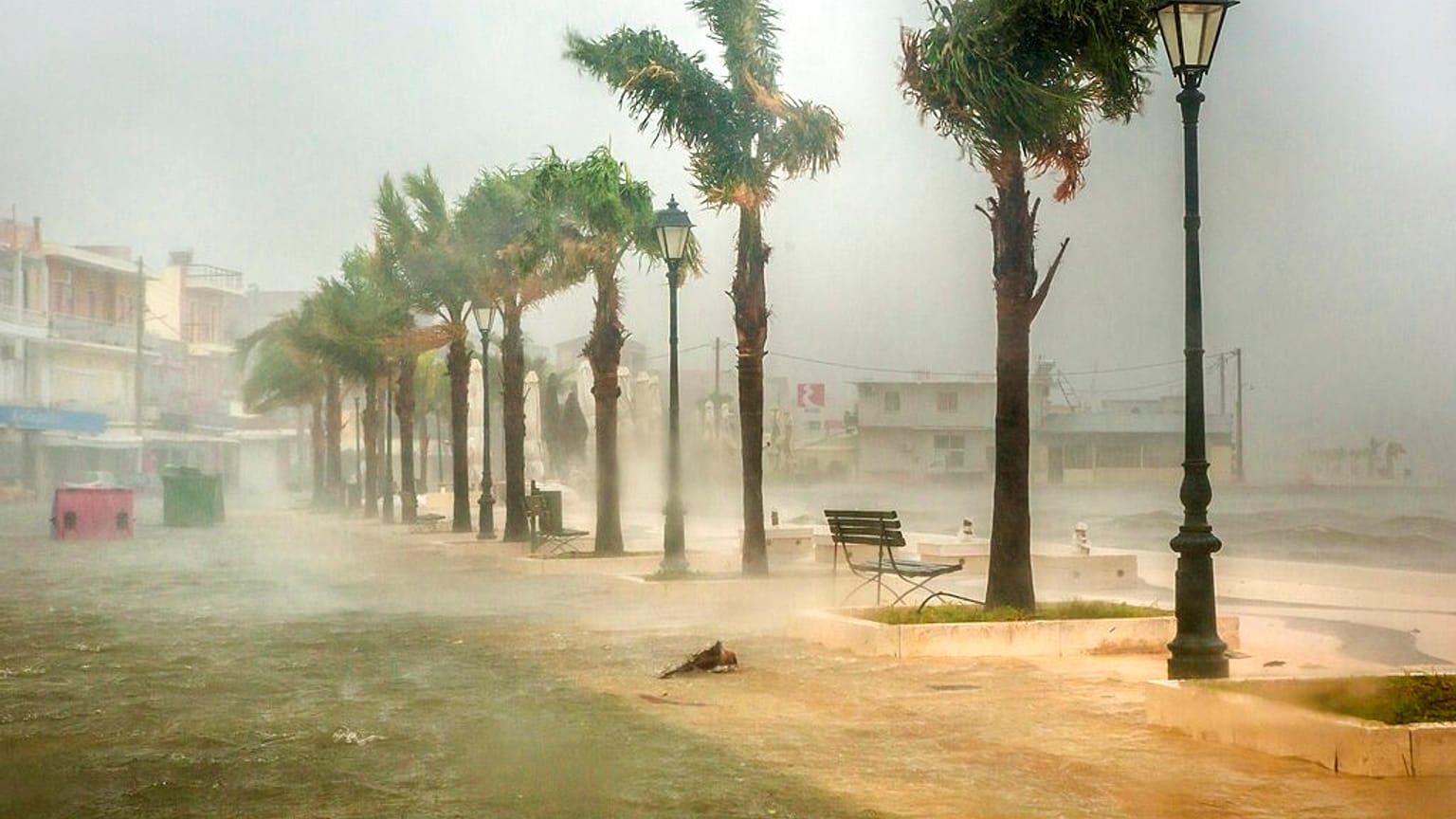 Die Straße zum Hafen von Argostoli auf der griechischen Insel Kefalonia war unpassierbar