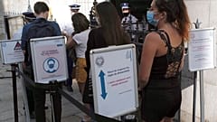 Países europeus apertam medidas para travar avanço da Covid-19