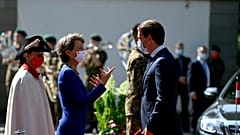 Auf dem bundesrätlichen Landsitz in der Nähe von Bern empfing Simonetta Sommaruga Sebastian Kurz 