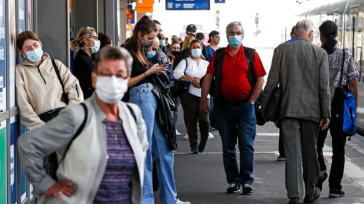 Menschen mit Masken in Deutschland im September 2020