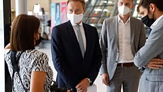 FDP-Chef Lindner zu Beginn des Parteitags: Er will die Partei vor der Bundestagswahl neu aufstellen