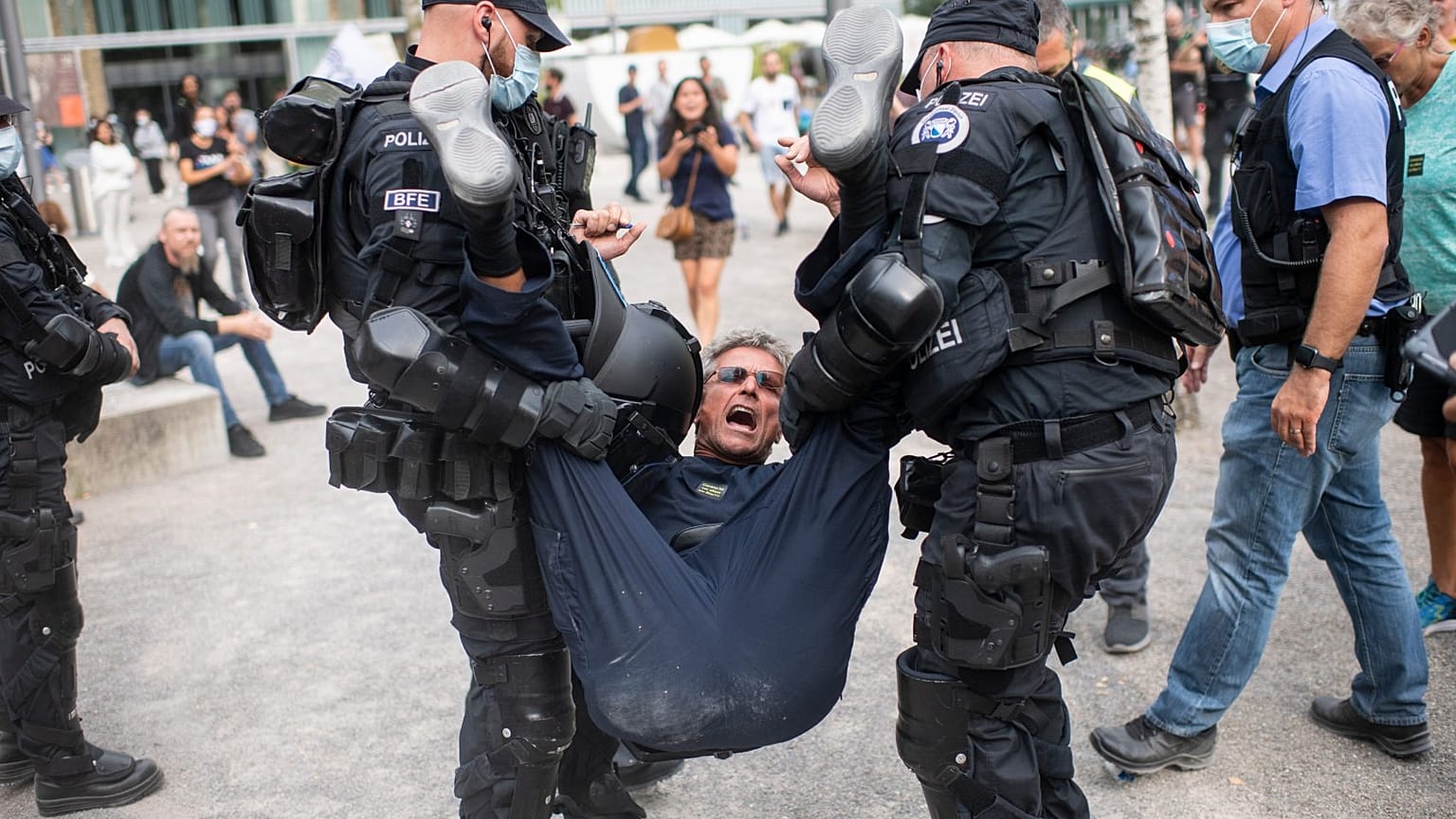 İsviçre'nin Zürih kentinde protesto