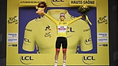 Tadej Pogacar s'empare du maillot jaune à la veille de l'arrivée du Tour de France