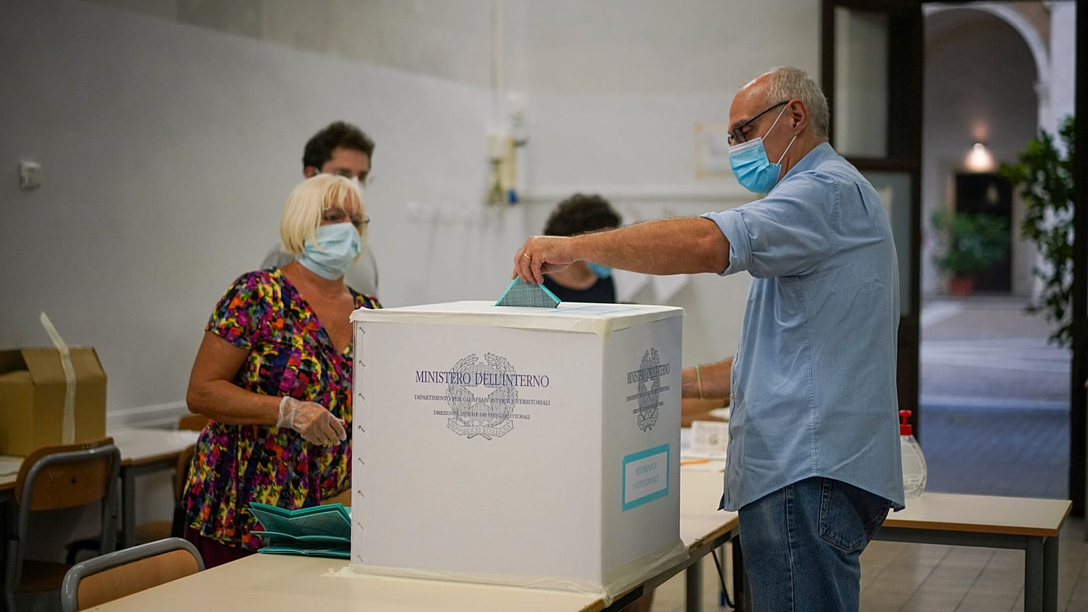 Les Italiens appelés aux urnes malgré la pandémie de coronavirus, le 20 septembre 2020