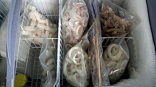 Dondurulmuş kalamar paketleri (arşiv)