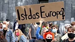 Die Demonstrierenden fordern, alle Flüchtlinge aus Griechenland aufzunehmen
