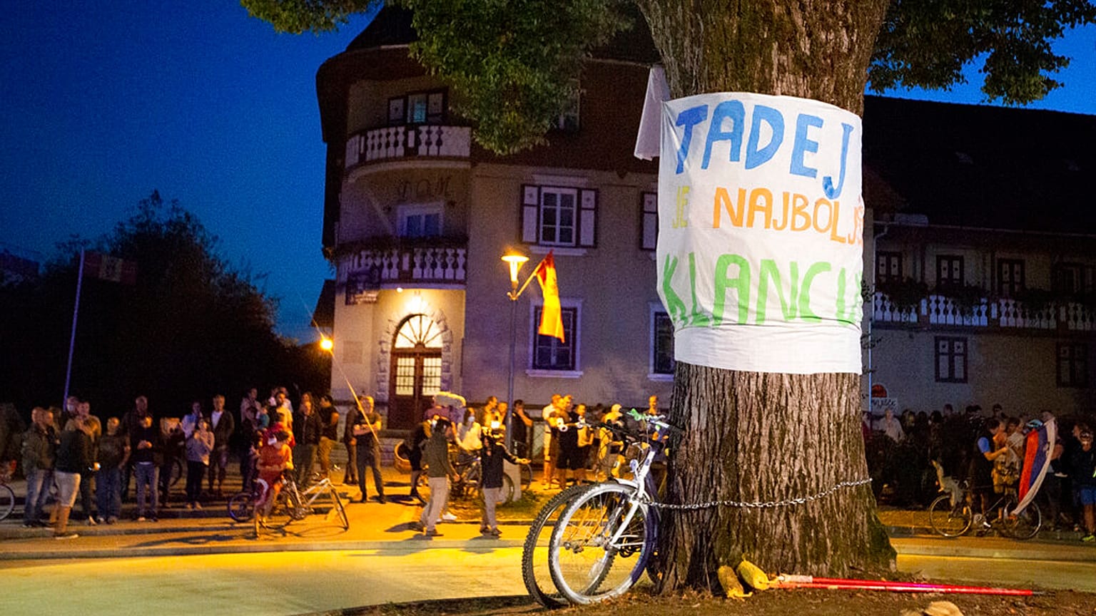 Fête dans le village natal de Tadej Pogacar, Komenda, en Slovénie