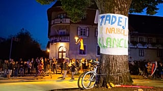 Fête dans le village natal de Tadej Pogacar, Komenda, en Slovénie