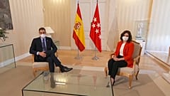 El presidente del Gobierno, Pedro Sánchez, y la presidenta de la Comunidad de Madrid, Isabel Díaz Ayuso, durante la reunión que mantuvieron en Madrid
