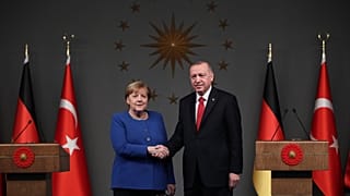 TOLGA BOZOGLU/EPA