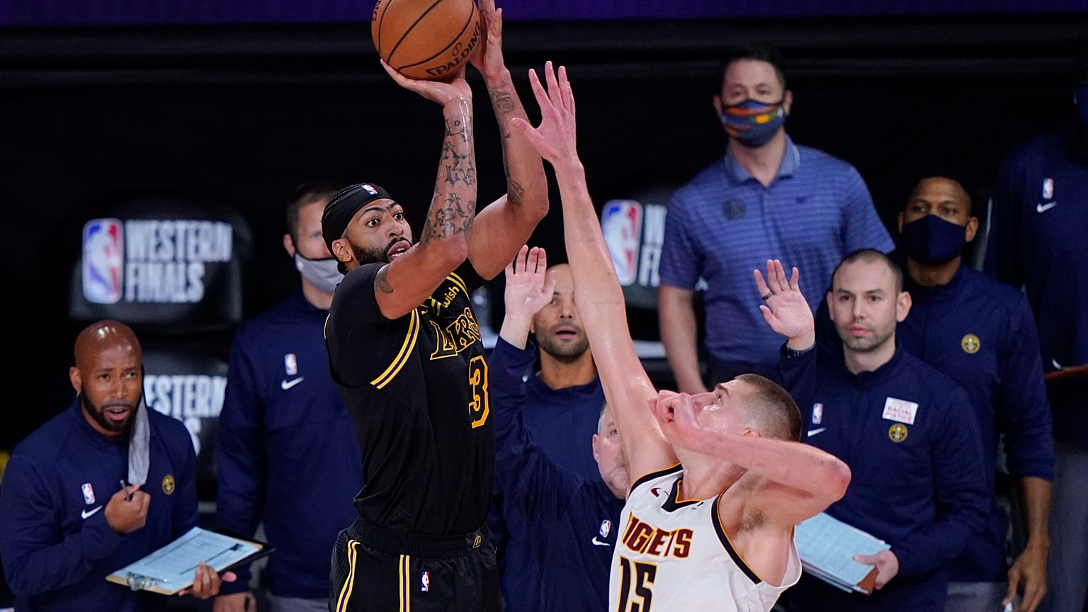 NBA-playoff: Davis dudaszóra döntött