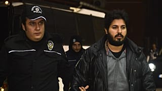 ABD'nin İran'a yönelik yaptırımlarını deldiği gerekçesiyle ABD'de tutuklanan iş insanı Reza Zarrab (sağda)