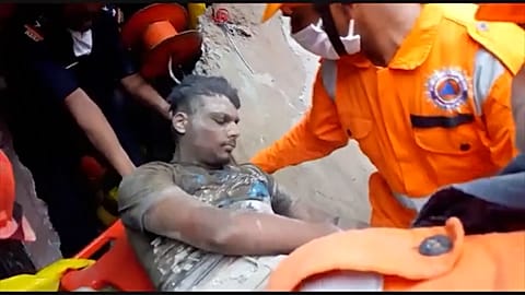 Nahe Mumbai: Wundersame Rettung nach Wohnhaus-Einsturz