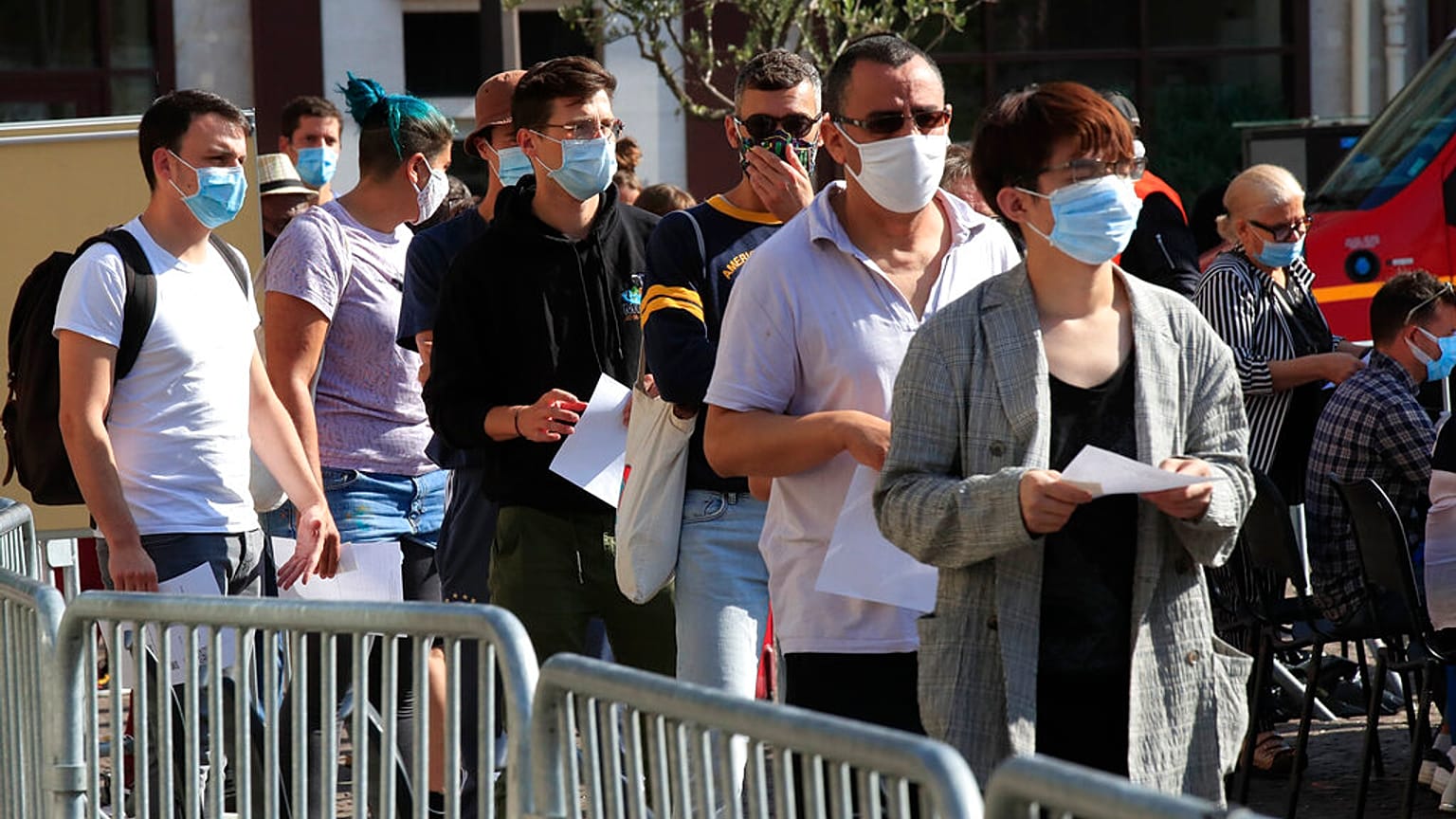 File d'attente pour les tests PCR.