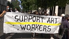 Греческие артисты протестуют против карантинных ограничений