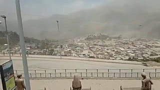La ceniza del volcán Sangay cubre las calles de seis regiones de Ecuador