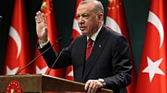 الرئيس التركي رجب طيب أردوغان يتحدث في خطاب متلفز عقب اجتماع لمجلس الوزراء في أنقرة