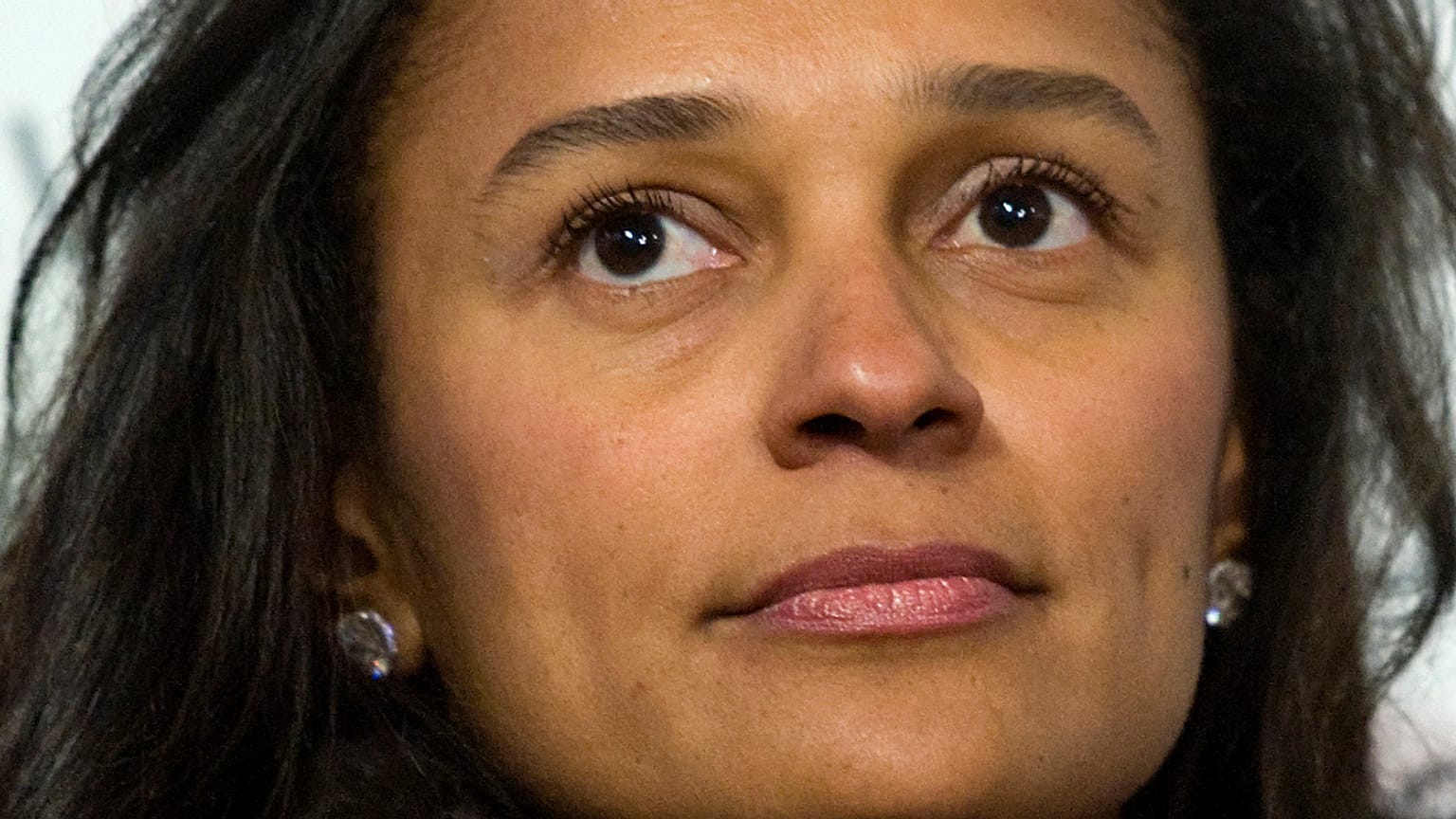 Filha do antigo presidente angolano emitiu um comunicado