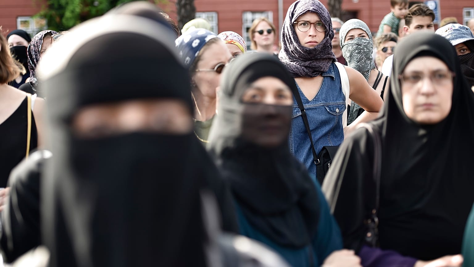 ¿Por qué el coronavirus puede acabar con la prohibición del burka en Europa?