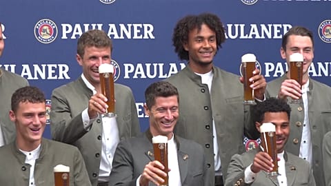 FC Bayern München: Gute Laune beim traditionellen Lederhosen-Shooting