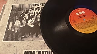 Dünyanın en çok satan single albümü CBS Records imzalı We are The World plağı.