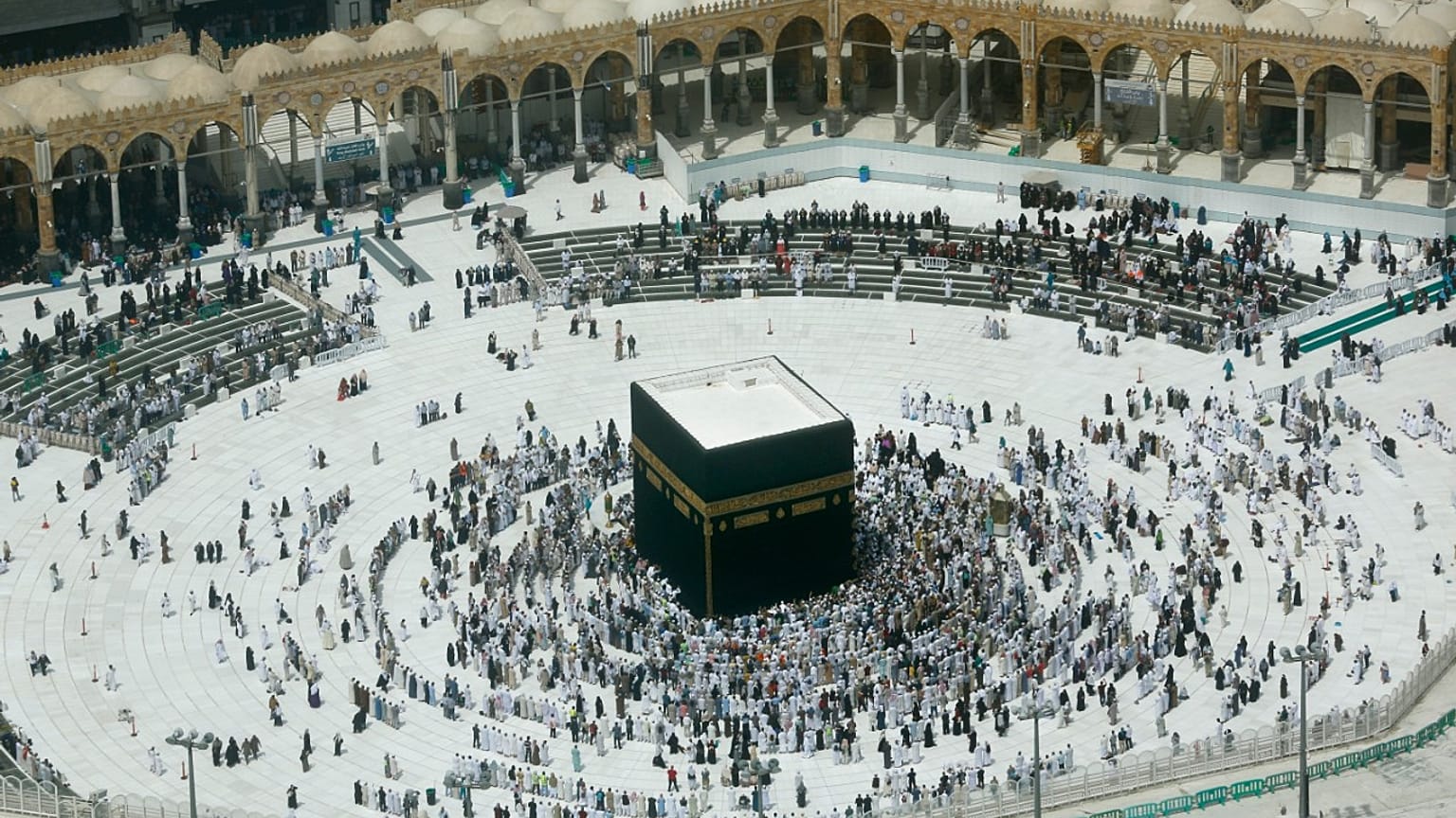 وزارة الداخلية السعودية تعلن السماح مجدداً بأداء العمرة والزيارة تدريجيًا