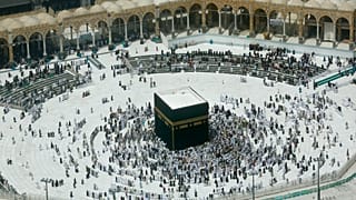 وزارة الداخلية السعودية تعلن السماح مجدداً بأداء العمرة والزيارة تدريجيًا
