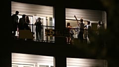COVID-19: "Меньше пить, меньше общаться и постоянно носить маски"