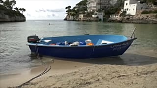 Patera en una playa de Mallorca