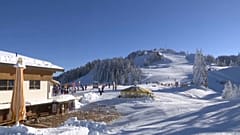 Turistas y familiares de víctimas de la COVID-19 demandan a Austria por el masivo brote del Tirol
