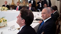 بنيامين نتنياهو يحضر مأدبة غداء مع ووزير خارجية البحرين عبد اللطيف بن راشد الزياني ووزير الخارجية الإماراتي عبد الله بن زايد آل نهيان، واشنطن، 15 سبتمبر20