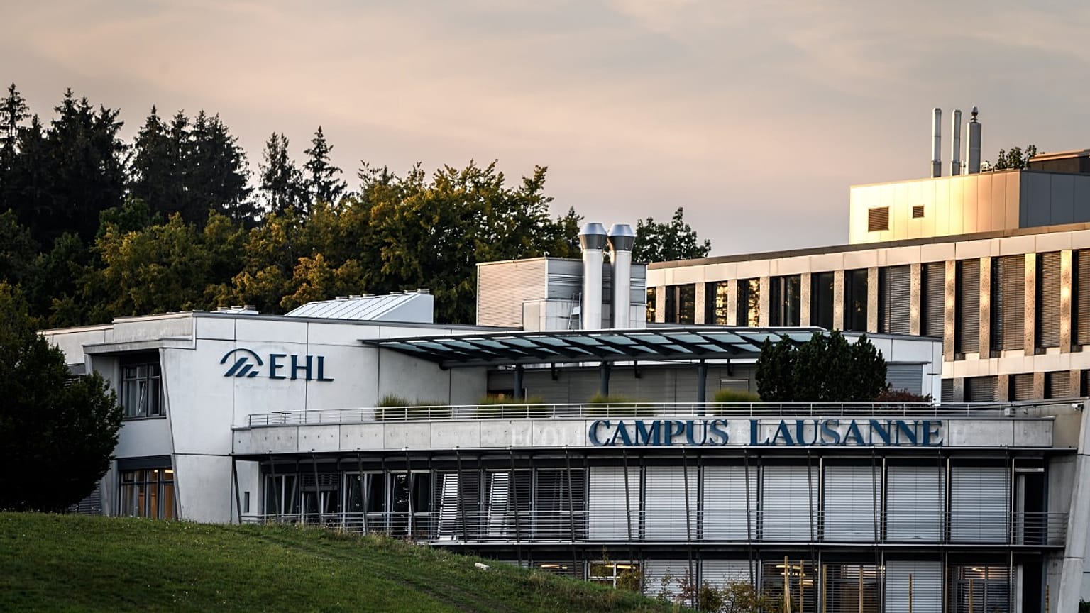 İsviçre'de öğrencileri karantinaya alınan Ecole Hoteliere de Lausanne Turizm ve Otelcilik Okulu.
