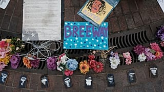 Amerikalı siyahi Breonna Taylor'ın 13 Mart'ta evinde polisler tarafından öldürülmesi Kentucky eyaletinde ve ülke genelinde büyük çaplı protestolara neden oldu.