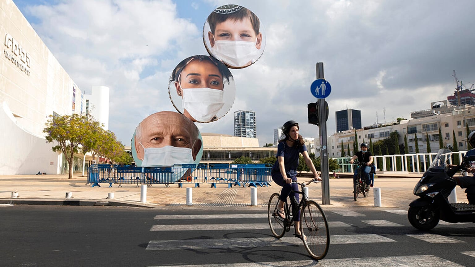 Israeli Prime Minister Benjamin Netanyahu announced on Wednesday another two-week nationwide lockdown