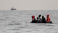 Flüchtlinge auf einem Boot im Ärmelkanal
