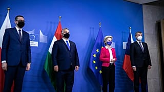 Mateusz Morawiecki, Orbán Viktor, Ursula von der Leyen és Andrej Babis