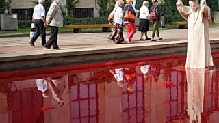 Polen: Johannes Paul II. als starker Mann mit Meteorit