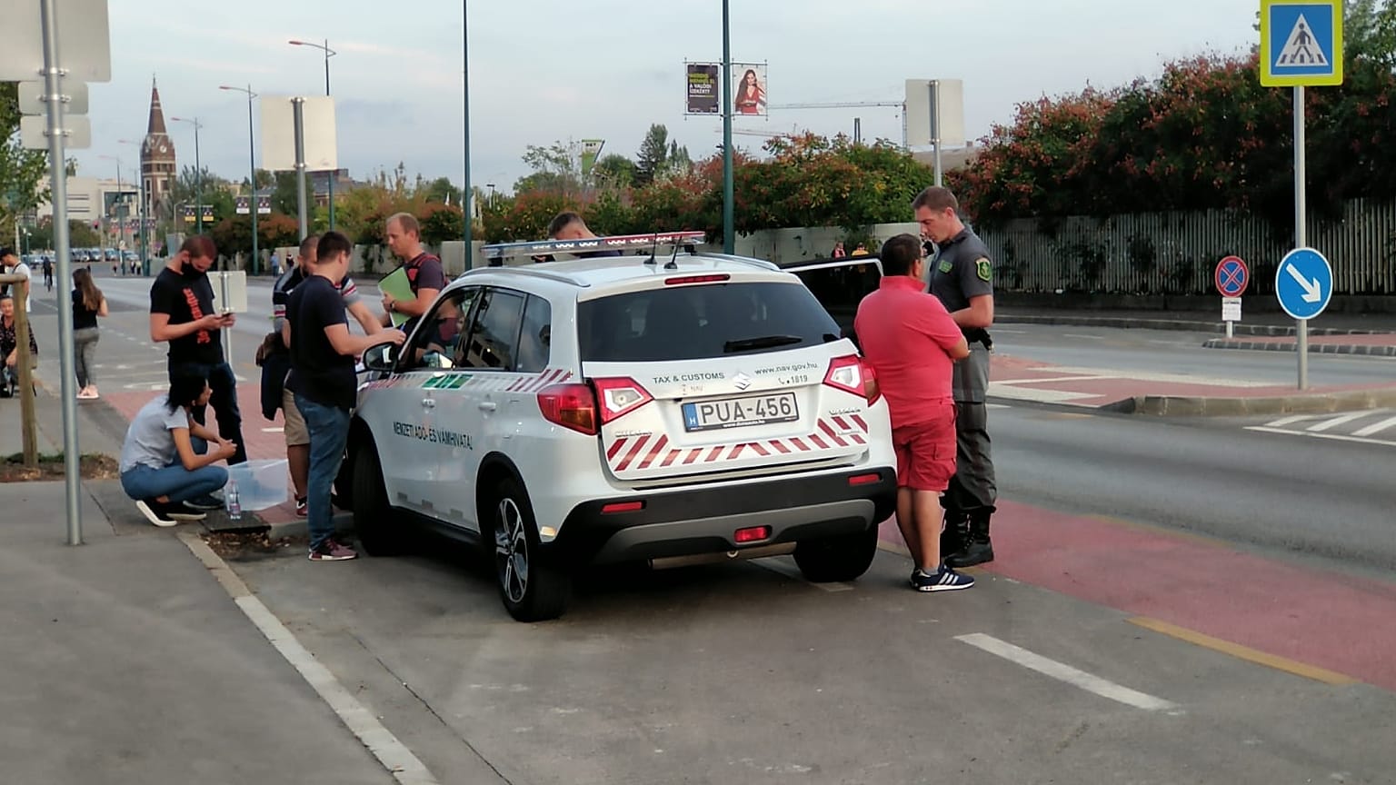 A NAV emberei maszkokat foglalnak le a Szupekupa-döntő előtt