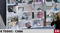 En el centro, abajo, el diputado Juan Emilio Ameri, apoya su cabeza sobre el pecho de su pareja