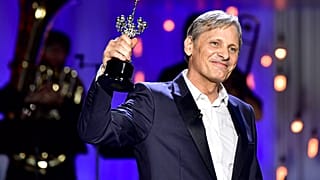 El actor estadounidense Viggo Mortensen recibiendo el Premio Donostia. El 24 de septiembre de 2020.