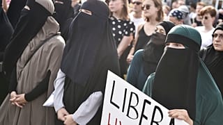 سيدات يرتدين البرقع في الدنمارك