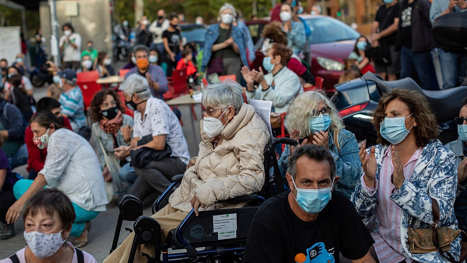 Residentes de áreas restringidas en Madrid protestan contra las medidas adoptadas por el Ejecutivo regional