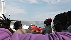 Menschen an Bord der "Alan Kurdi"